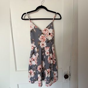 Soprano Mini Silhouette Dress Size Small Gray Floral